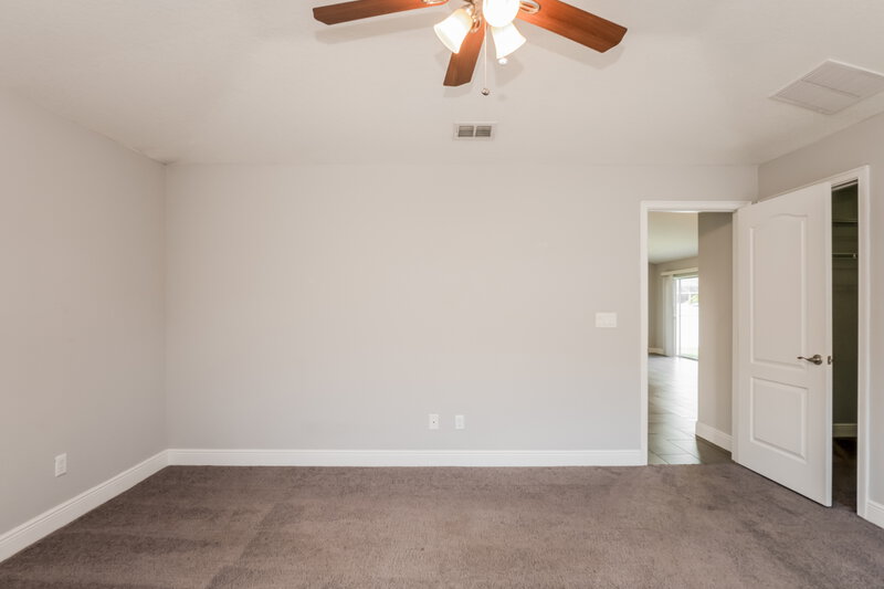 2,400/Mo, 433 Bloomfield Dr Kissimmee, FL 34758 Main Bedroom View 2