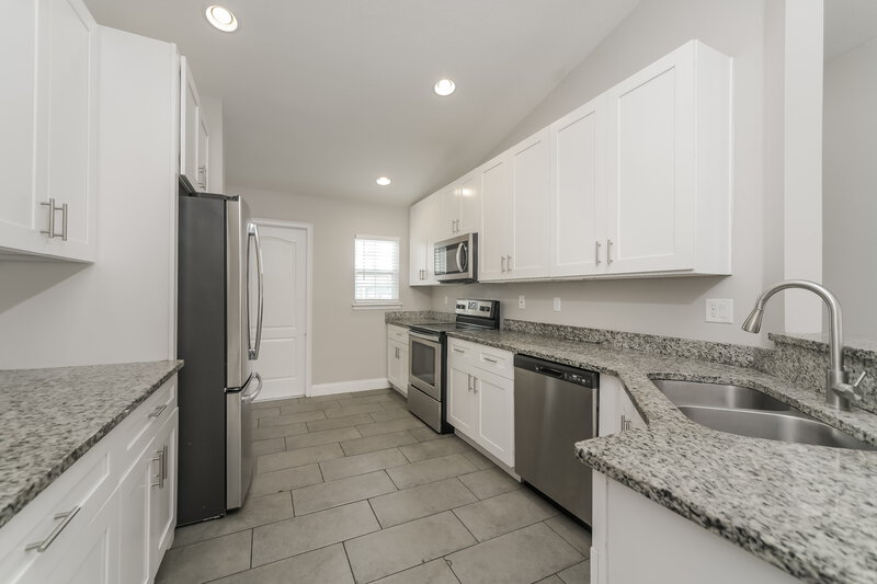 1,920/Mo, 105 Pompei Dr Kissimmee, FL 34758 Kitchen View