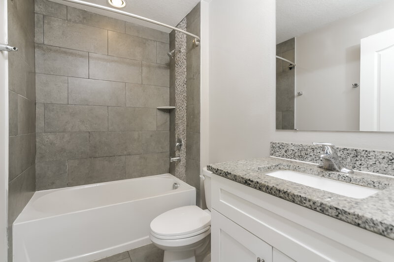 1,920/Mo, 105 Pompei Dr Kissimmee, FL 34758 Bathroom View