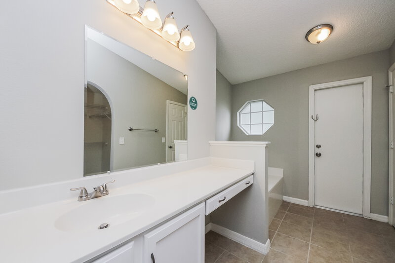 3,110/Mo, 1536 Herring Ln Clermont, FL 34714 Master Bathroom View
