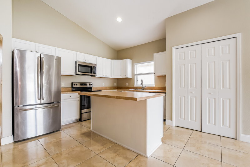 4,110/Mo, 4417 Spring Blossom Dr Kissimmee, FL 34746 Kitchen View