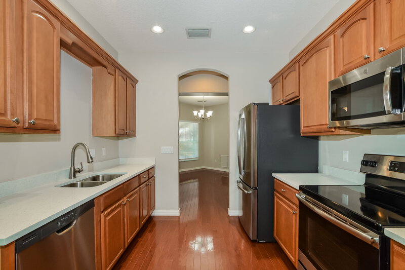 2,500/Mo, 1605 Shadowood Ct Apopka, FL 32712 Kitchen View