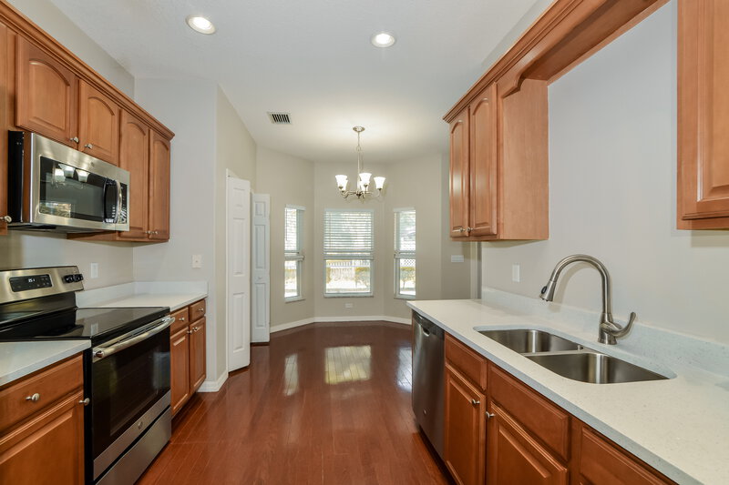 2,500/Mo, 1605 Shadowood Ct Apopka, FL 32712 Kitchen View 2
