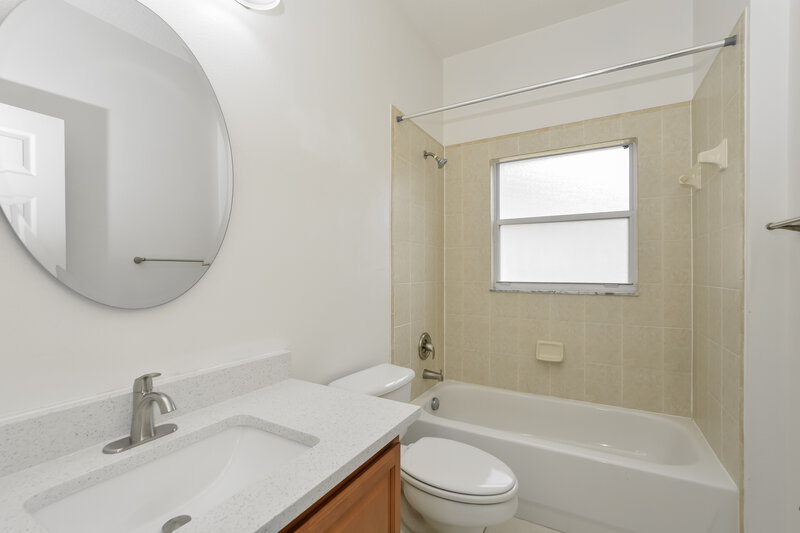 2,500/Mo, 1605 Shadowood Ct Apopka, FL 32712 Bathroom View