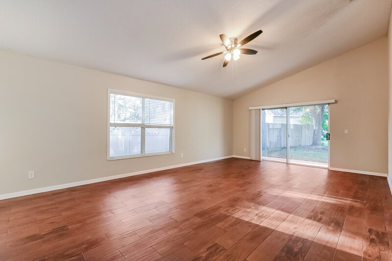 2,140/Mo, 13621 Meadowpark Ave Orlando, FL 32826 Living Room View