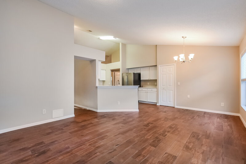 2,140/Mo, 13621 Meadowpark Ave Orlando, FL 32826 Family Room View