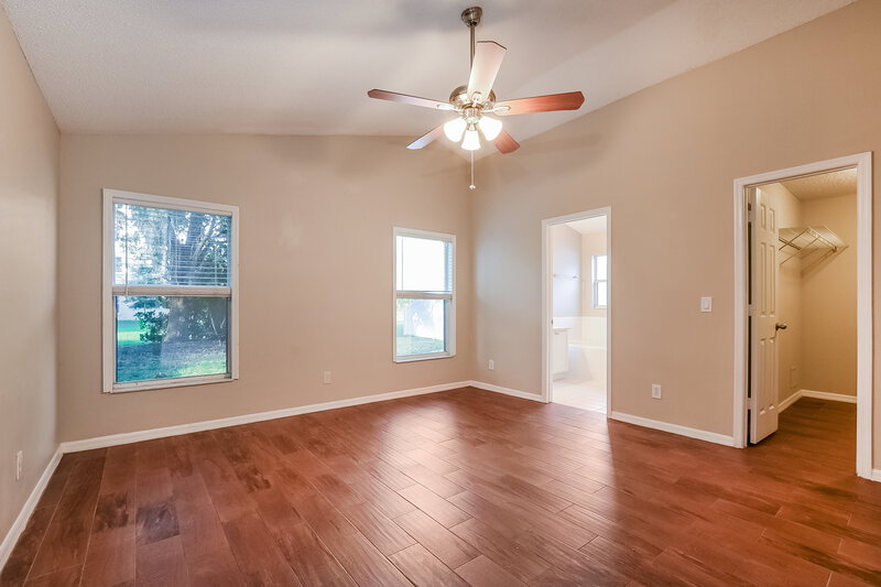 2,140/Mo, 13621 Meadowpark Ave Orlando, FL 32826 Main Bedroom View