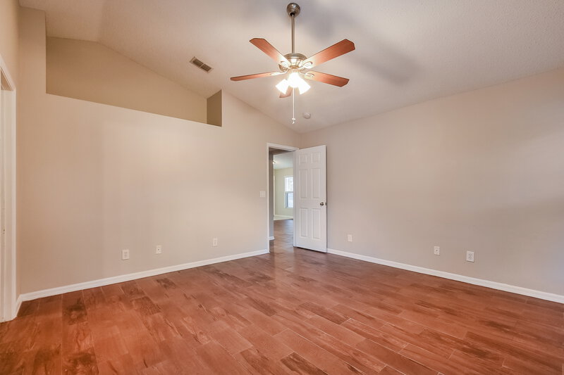 2,140/Mo, 13621 Meadowpark Ave Orlando, FL 32826 Main Bedroom View 2