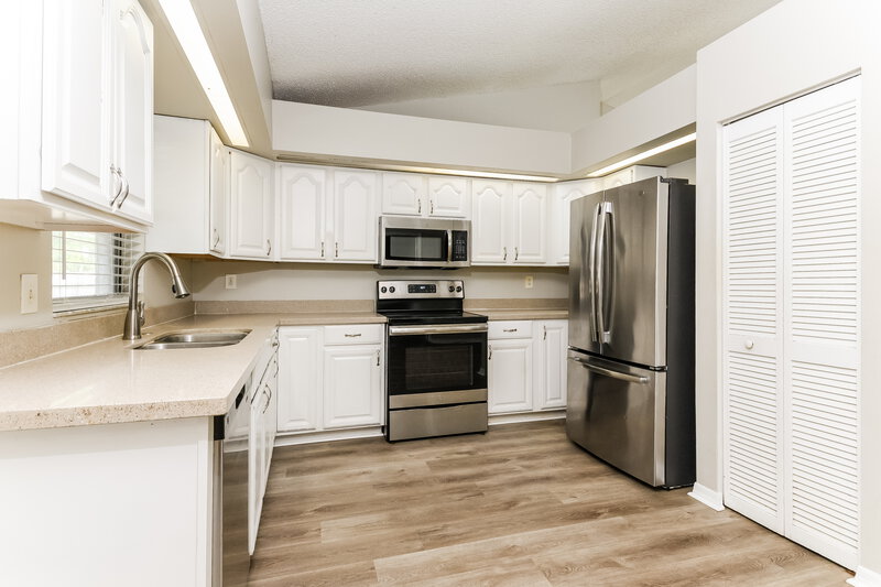 1,680/Mo, 610 N Delmonte Ct Kissimmee, FL 34758 Kitchen View 2