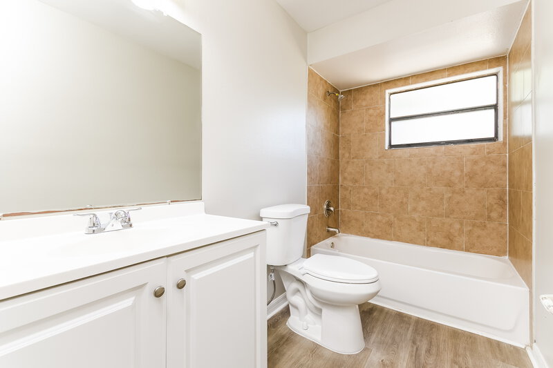 1,680/Mo, 610 N Delmonte Ct Kissimmee, FL 34758 Bathroom View