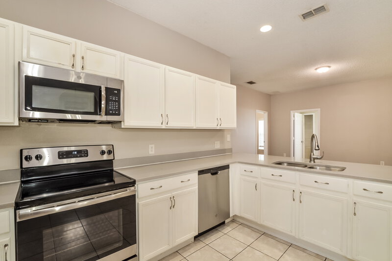 1,800/Mo, 430 Bloomfield Dr Kissimmee, FL 34758 Kitchen View