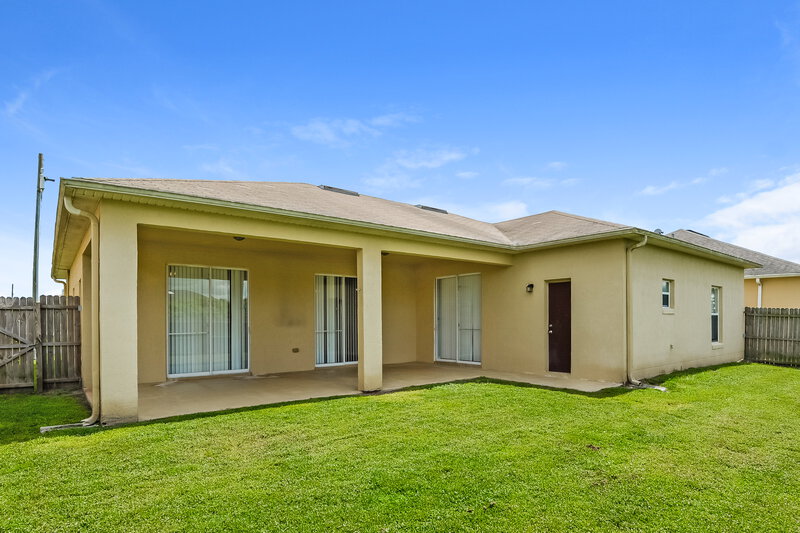 1,800/Mo, 430 Bloomfield Dr Kissimmee, FL 34758 Rear View 2