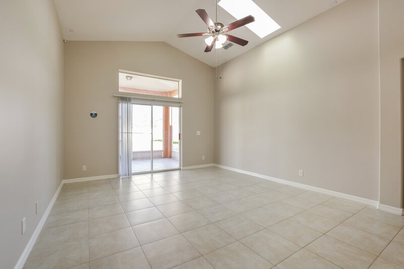 2,520/Mo, 231 Copper Oak Ct Apopka, FL 32703 Living Room View 2