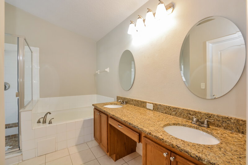 2,520/Mo, 231 Copper Oak Ct Apopka, FL 32703 Main Bathroom View