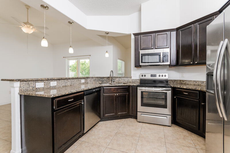 2,690/Mo, 1143 Doncaster Ct Kissimmee, FL 34758 Kitchen View 2