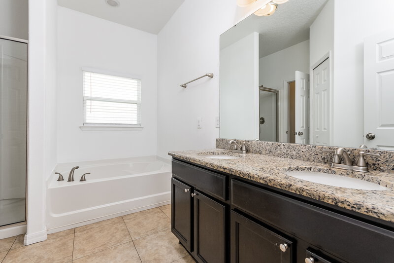 2,690/Mo, 1143 Doncaster Ct Kissimmee, FL 34758 Main Bathroom View