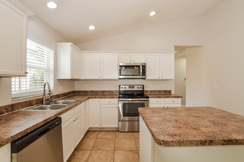 2,770/Mo, 539 Freeman St Longwood, FL 32750 Kitchen View 2