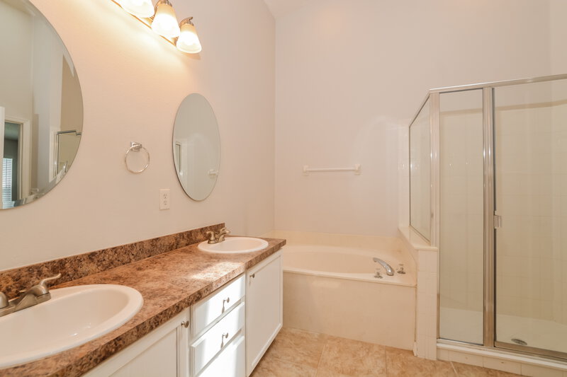 2,770/Mo, 539 Freeman St Longwood, FL 32750 Main Bathroom View