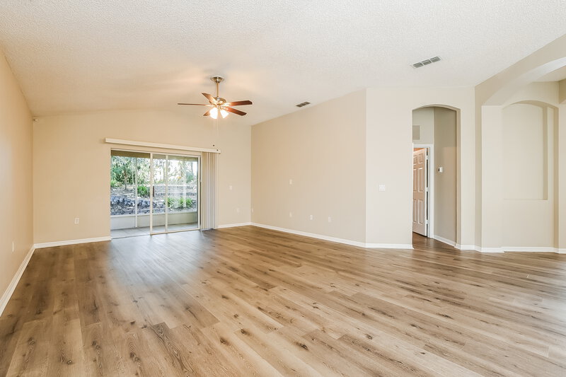 2,180/Mo, 25223 Ironwedge Dr Sorrento, FL 32776 Living Room View 2