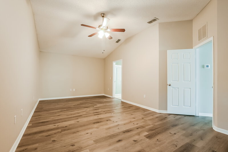 2,180/Mo, 25223 Ironwedge Dr Sorrento, FL 32776 Main Bedroom View