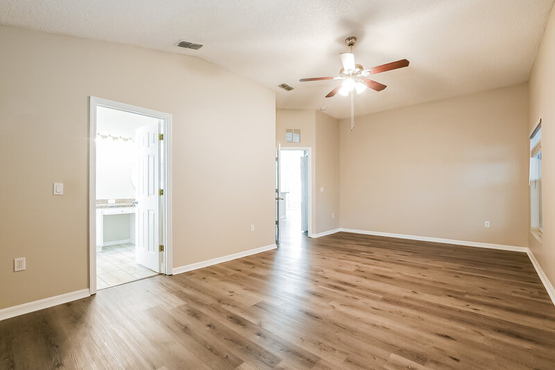 2,180/Mo, 25223 Ironwedge Dr Sorrento, FL 32776 Main Bedroom View 2