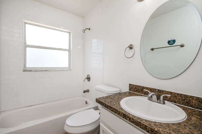 2,095/Mo, 15146 Margaux Dr Clermont, FL 34714 Bathroom View