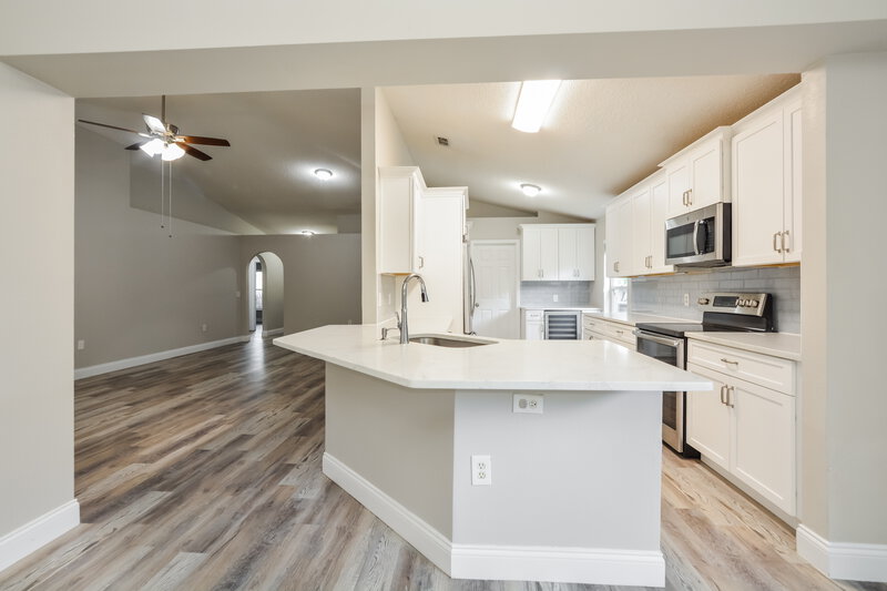 2,795/Mo, 3254 Erskine Dr Orlando, FL 32825 Kitchen View 2