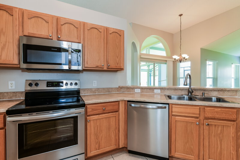 2,160/Mo, 4660 Huron Bay Circle Kissimmee, FL 34759 Kitchen View 2