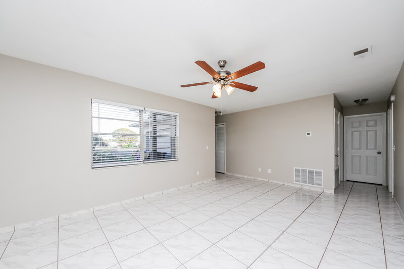 2,100/Mo, 1410 Orchid Ln Kissimmee, FL 34744 Living Room View 3