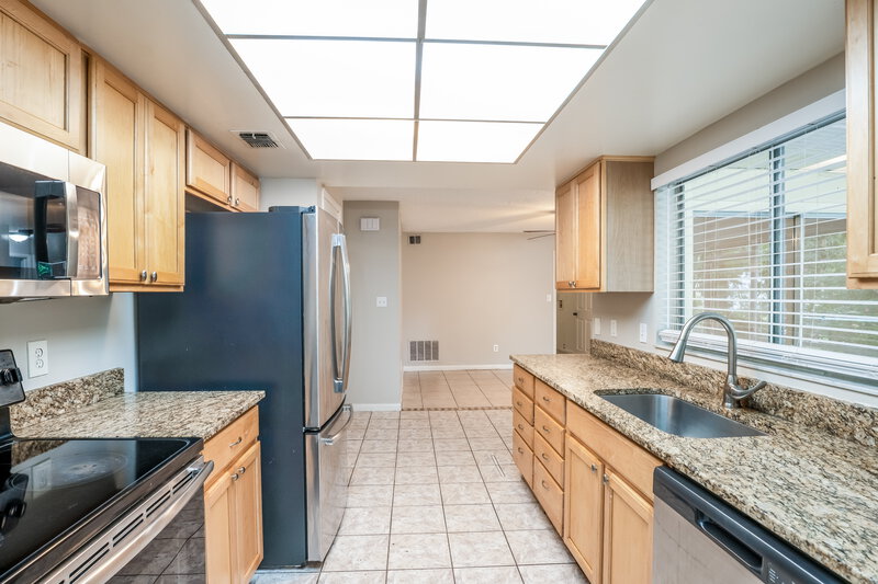 2,315/Mo, 2701 Kinnon Dr Orlando, FL 32817 Kitchen View