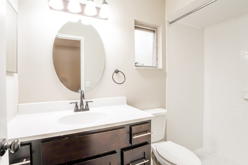 2,315/Mo, 2701 Kinnon Dr Orlando, FL 32817 Bathroom View