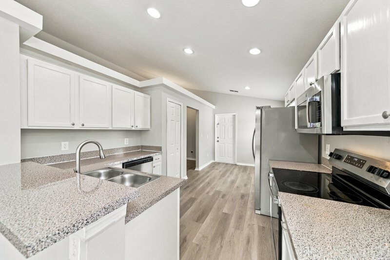 2,105/Mo, 3027 Eagle Crossing Dr Kissimmee, FL 34746 Kitchen View
