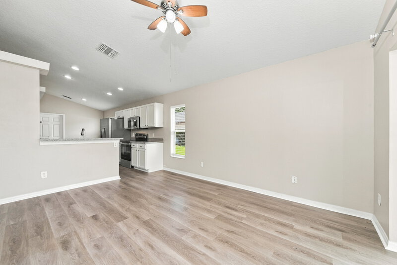 2,105/Mo, 3027 Eagle Crossing Dr Kissimmee, FL 34746 Family Room View 2