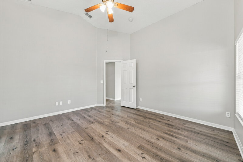 2,105/Mo, 3027 Eagle Crossing Dr Kissimmee, FL 34746 Primary Bedroom View 2