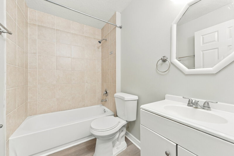 2,105/Mo, 3027 Eagle Crossing Dr Kissimmee, FL 34746 Bathroom View