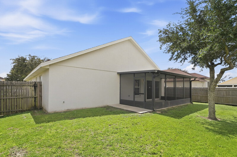 2,105/Mo, 3027 Eagle Crossing Dr Kissimmee, FL 34746 Backyard View