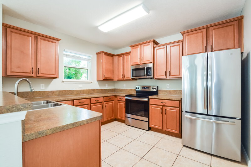 2,225/Mo, 314 Red Kite Dr Groveland, FL 34736 Kitchen View