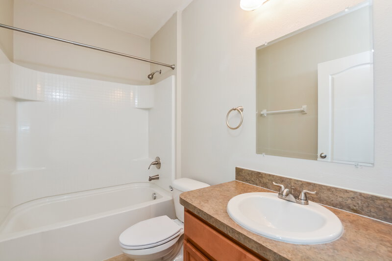 2,225/Mo, 314 Red Kite Dr Groveland, FL 34736 Bathroom View 2