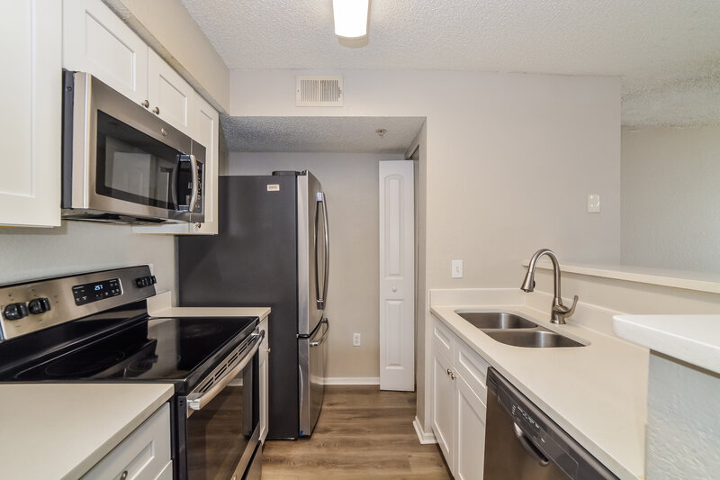 1,245/Mo, 2217 GRAND CAYMAN CT, Unit #1212 Kissimmee, FL 34741 Kitchen View 2
