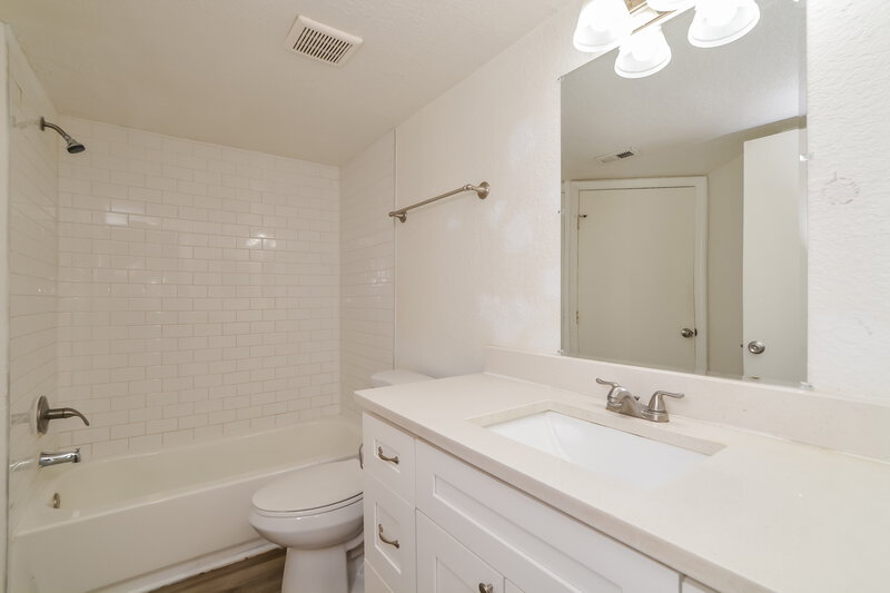 1,245/Mo, 2217 GRAND CAYMAN CT, Unit #1212 Kissimmee, FL 34741 Bathroom View
