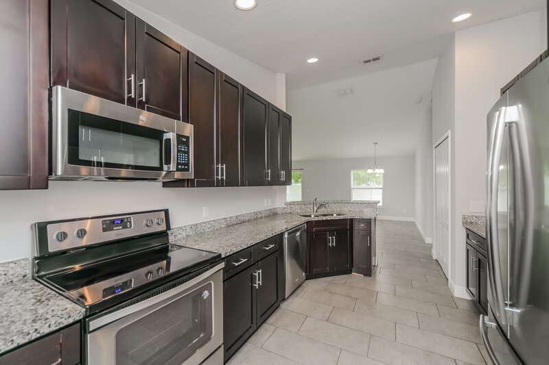 2,060/Mo, 1004 Dartmoor Pl Kissimmee, FL 34758 Kitchen View 2