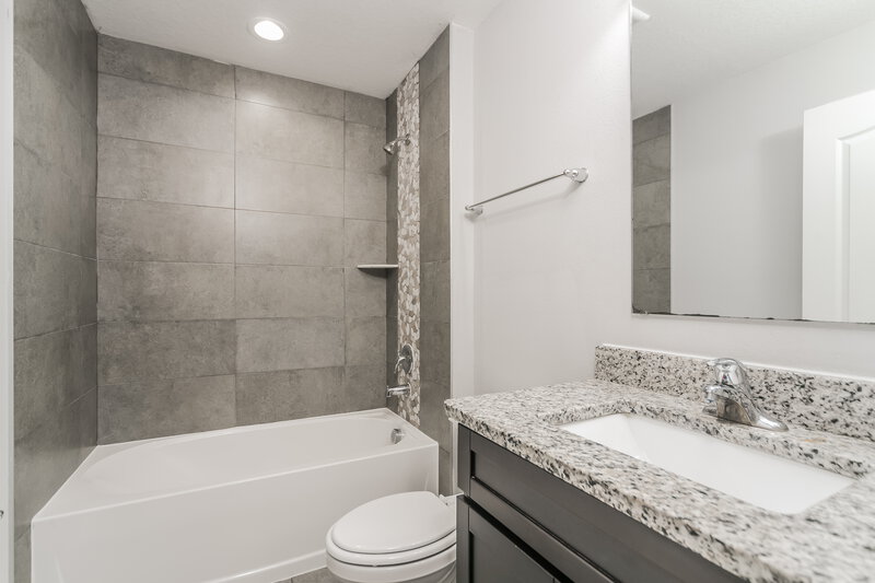 2,060/Mo, 1004 Dartmoor Pl Kissimmee, FL 34758 Bathroom View