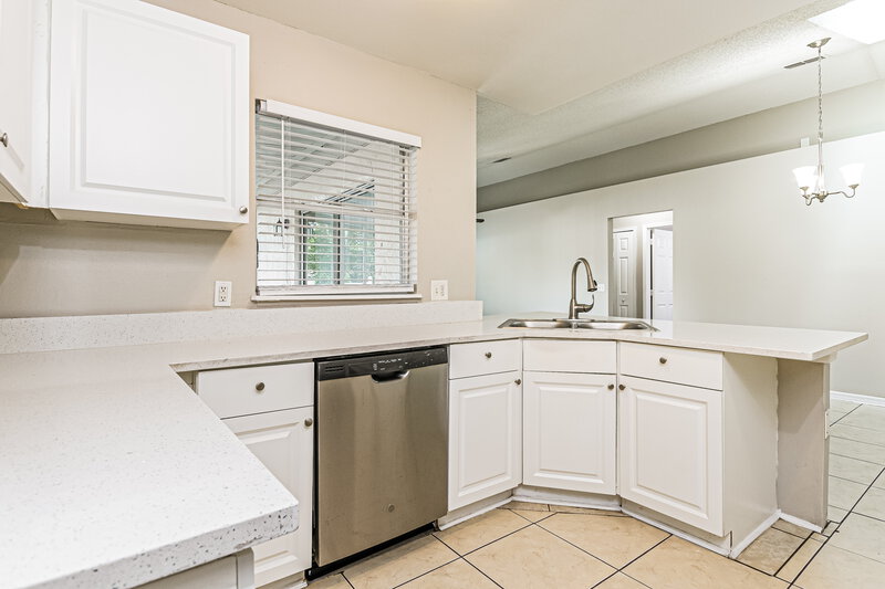 1,900/Mo, 103 Montclair Way Kissimmee, FL 34758 Kitchen View