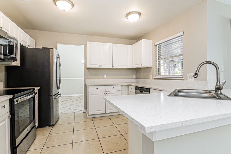 1,900/Mo, 103 Montclair Way Kissimmee, FL 34758 Kitchen View 2