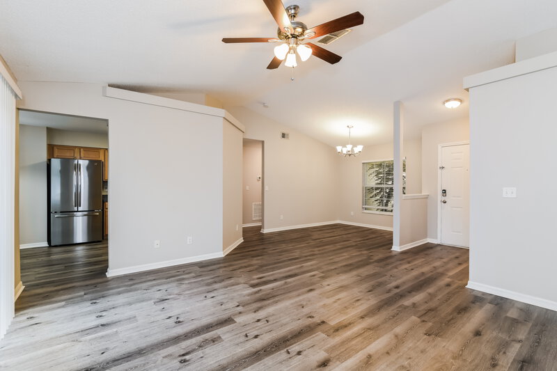 2,000/Mo, 15127 Margaux Dr Clermont, FL 34714 Living Room View 2