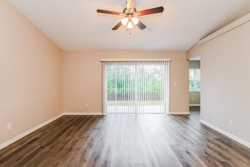 2,000/Mo, 15127 Margaux Dr Clermont, FL 34714 Living Room View 3