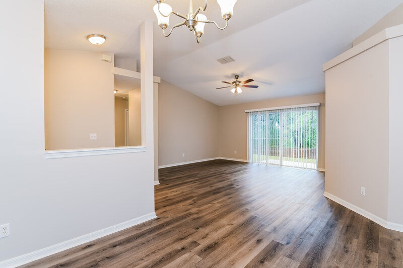 2,000/Mo, 15127 Margaux Dr Clermont, FL 34714 Dining Room View 2