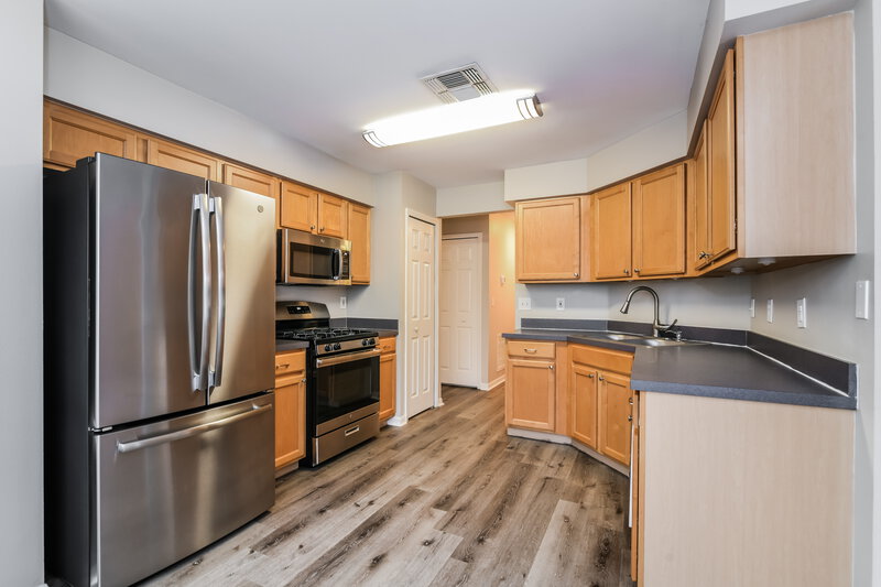 2,000/Mo, 15127 Margaux Dr Clermont, FL 34714 Kitchen View