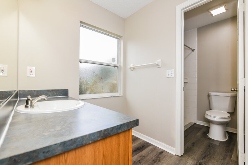 2,000/Mo, 15127 Margaux Dr Clermont, FL 34714 Main Bathroom View