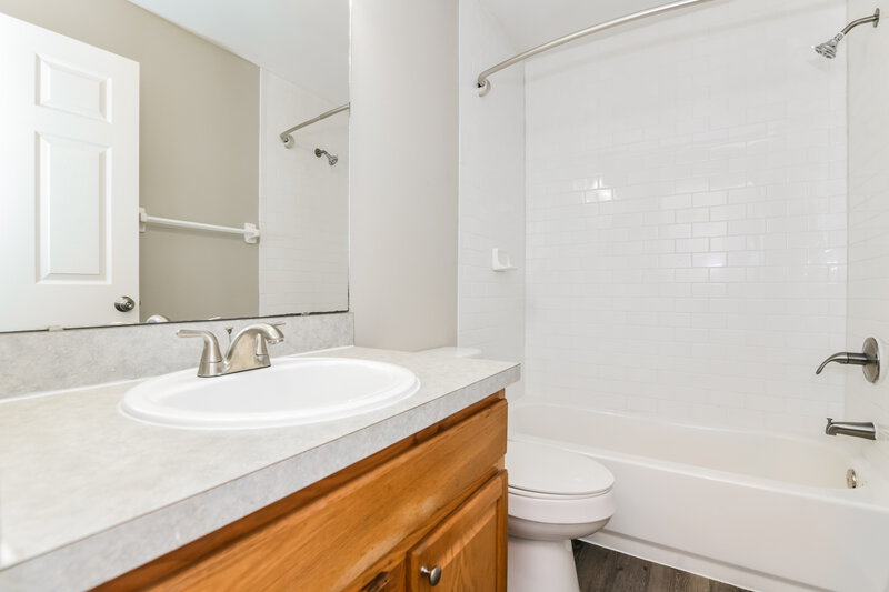 2,000/Mo, 15127 Margaux Dr Clermont, FL 34714 Bathroom View